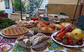 B&B Il Melograno Antico Con Terrazza E Giardino